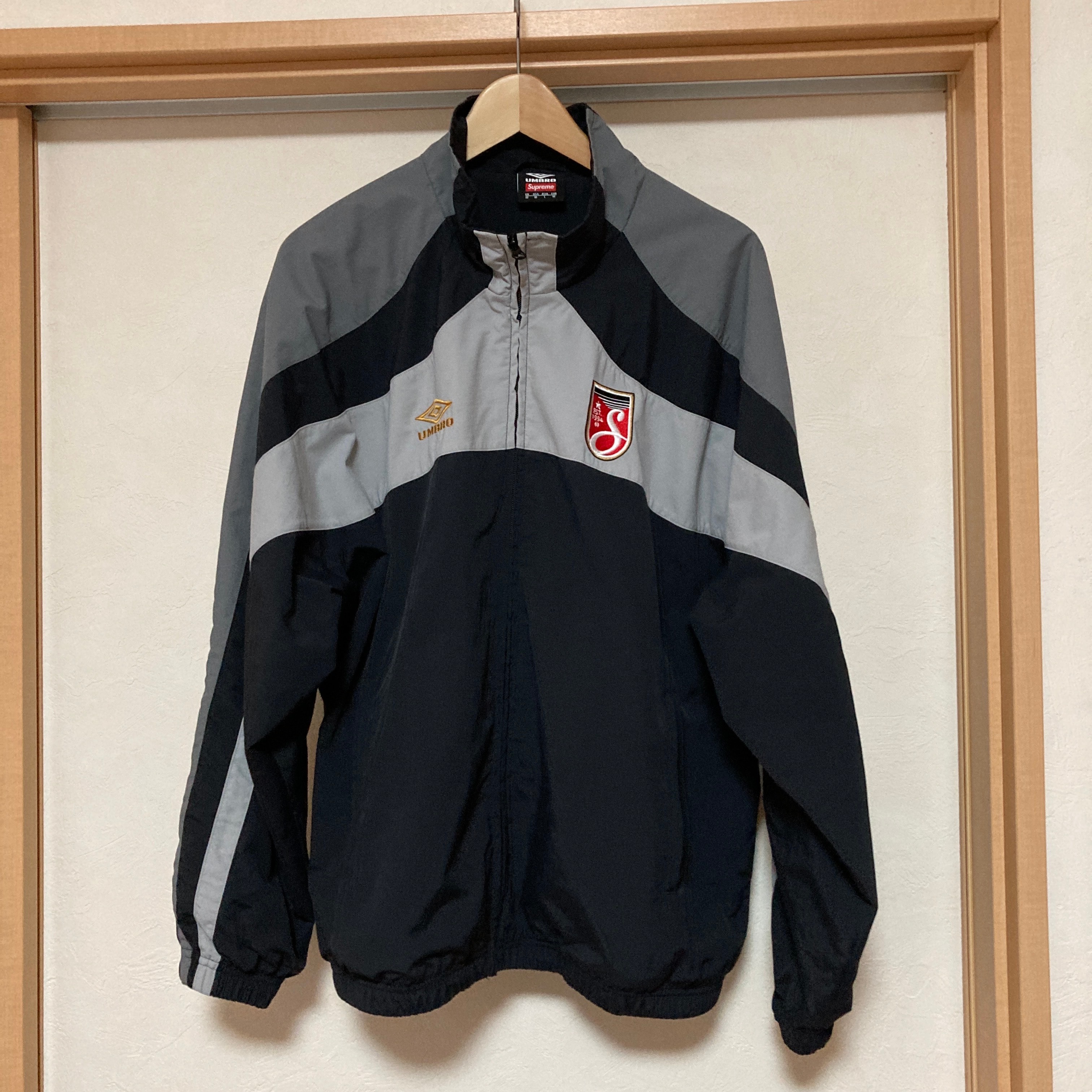 シュプリーム アンブロ トラック ジャケット "ブラック"