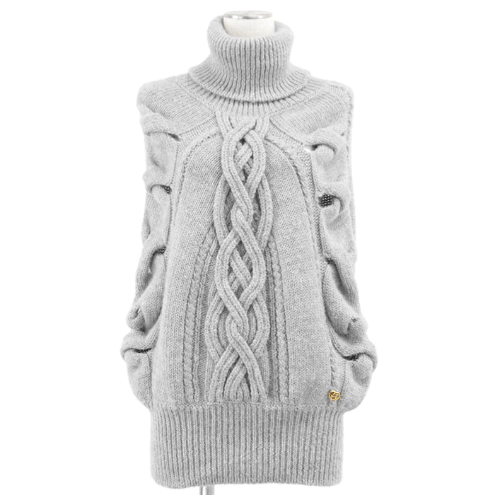 【美品】GUCCI グッチ ノースリーブニット タートルネック ローゲージ アルパカ / ウール ケーブル編み リラックスフィット シグネチャー ロゴ GGハート ゴールドチャーム プルオーバー トップス レディース サイズ M グレージュ イタリア製