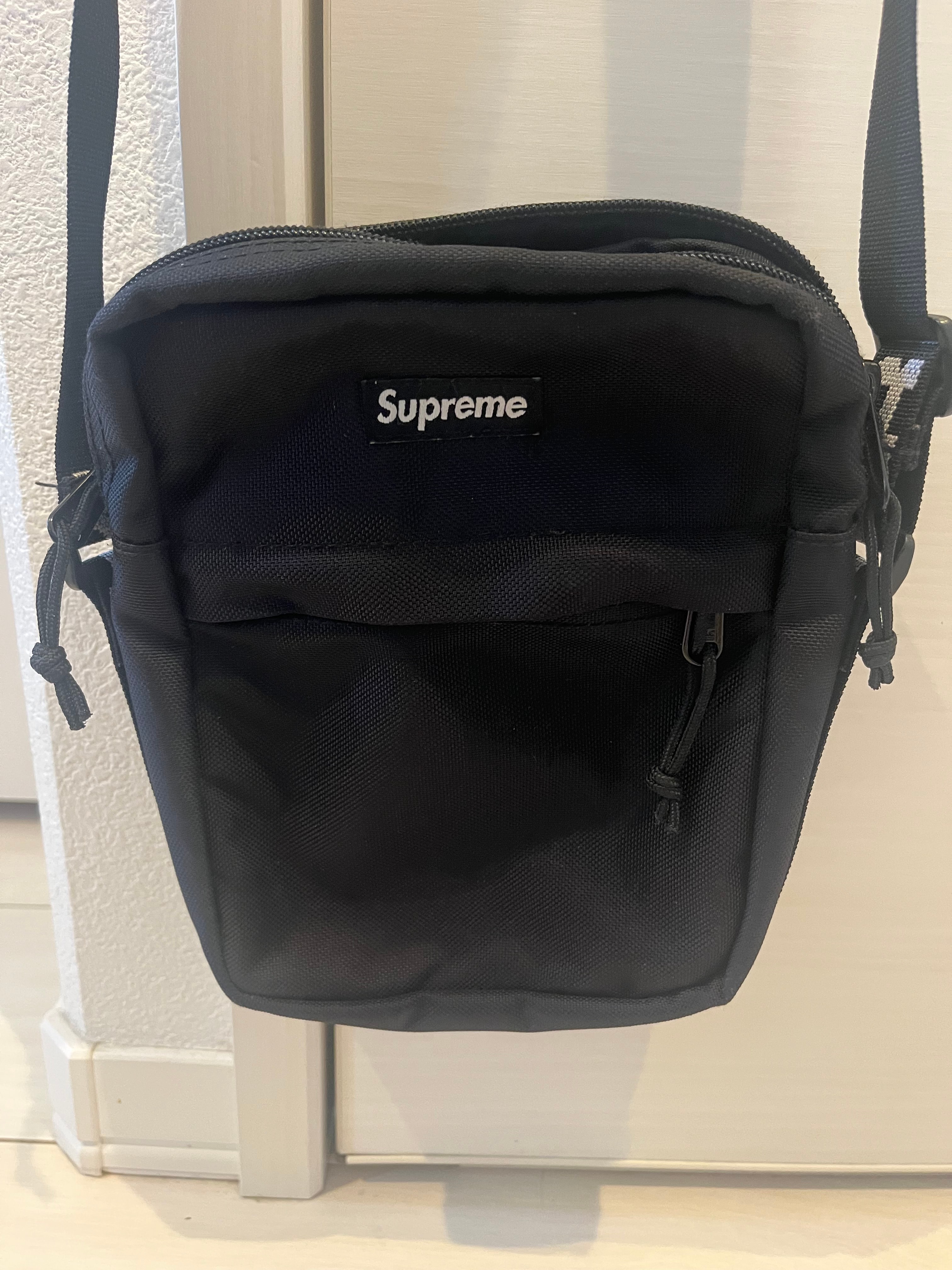 Supreme 18SS Shoulder Bag 
