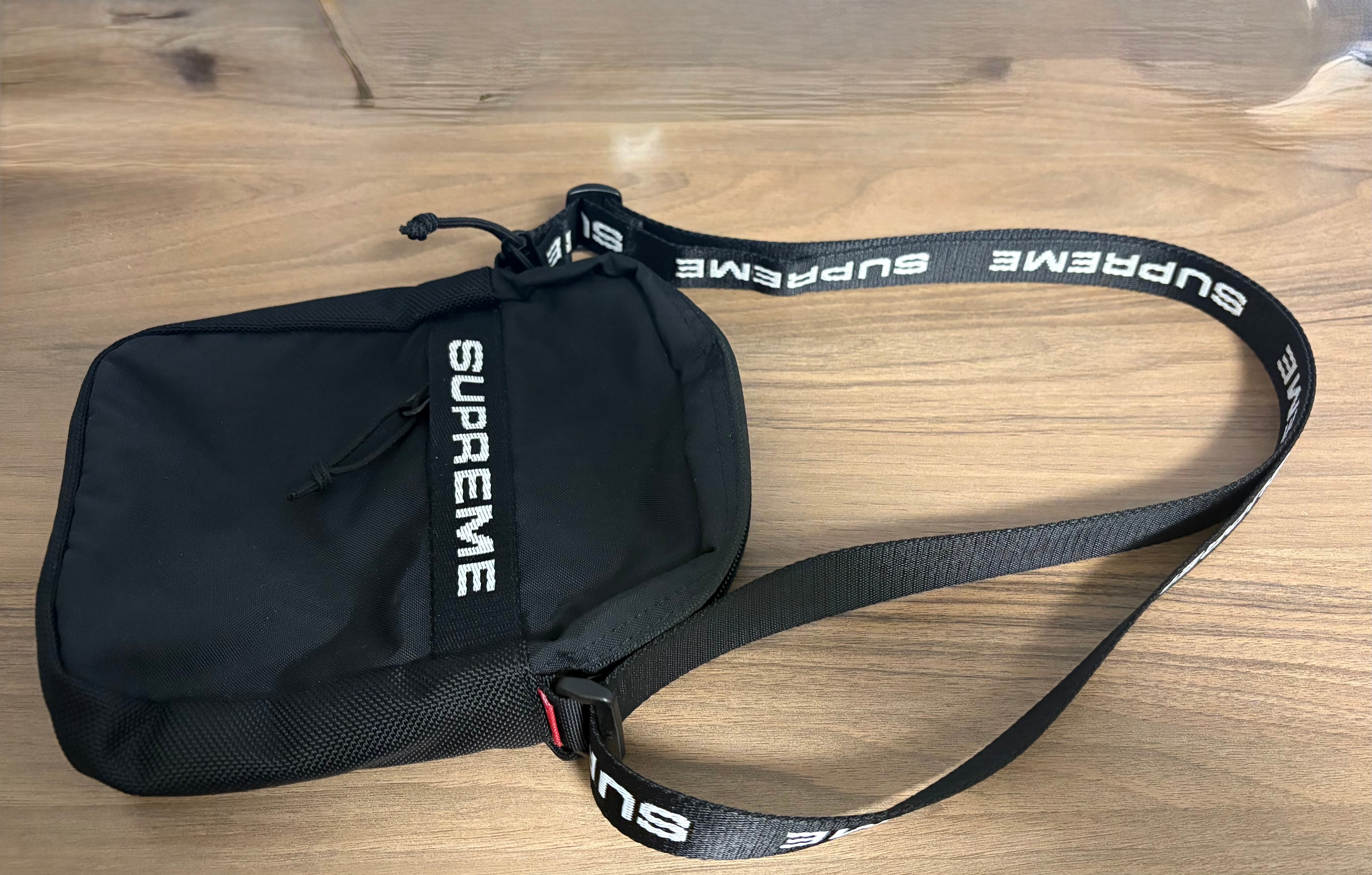 SUPREME FW22 ショルダーバッグ ブラック Supreme FW22 Shoulder Bag 