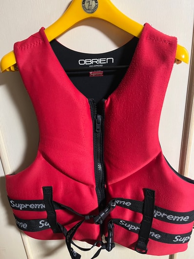 Supreme O’Brien Life Vest "Red"