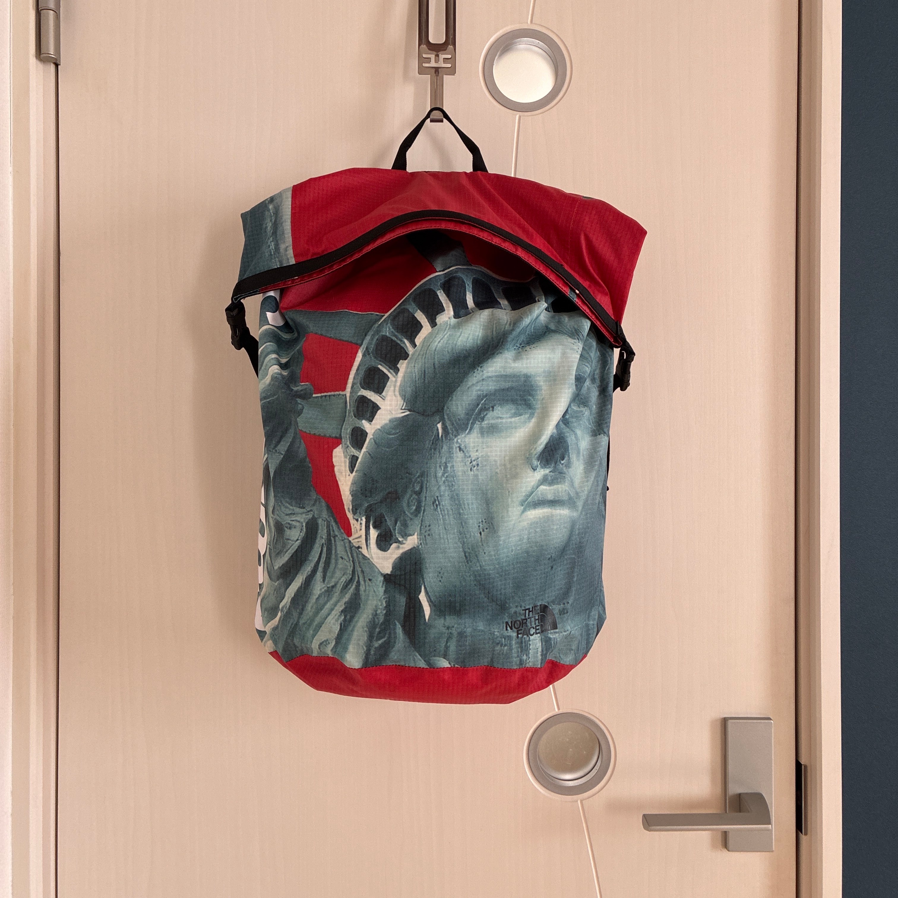 Supreme x The North Face Statue of Liberty Waterproof Backpack "Red"