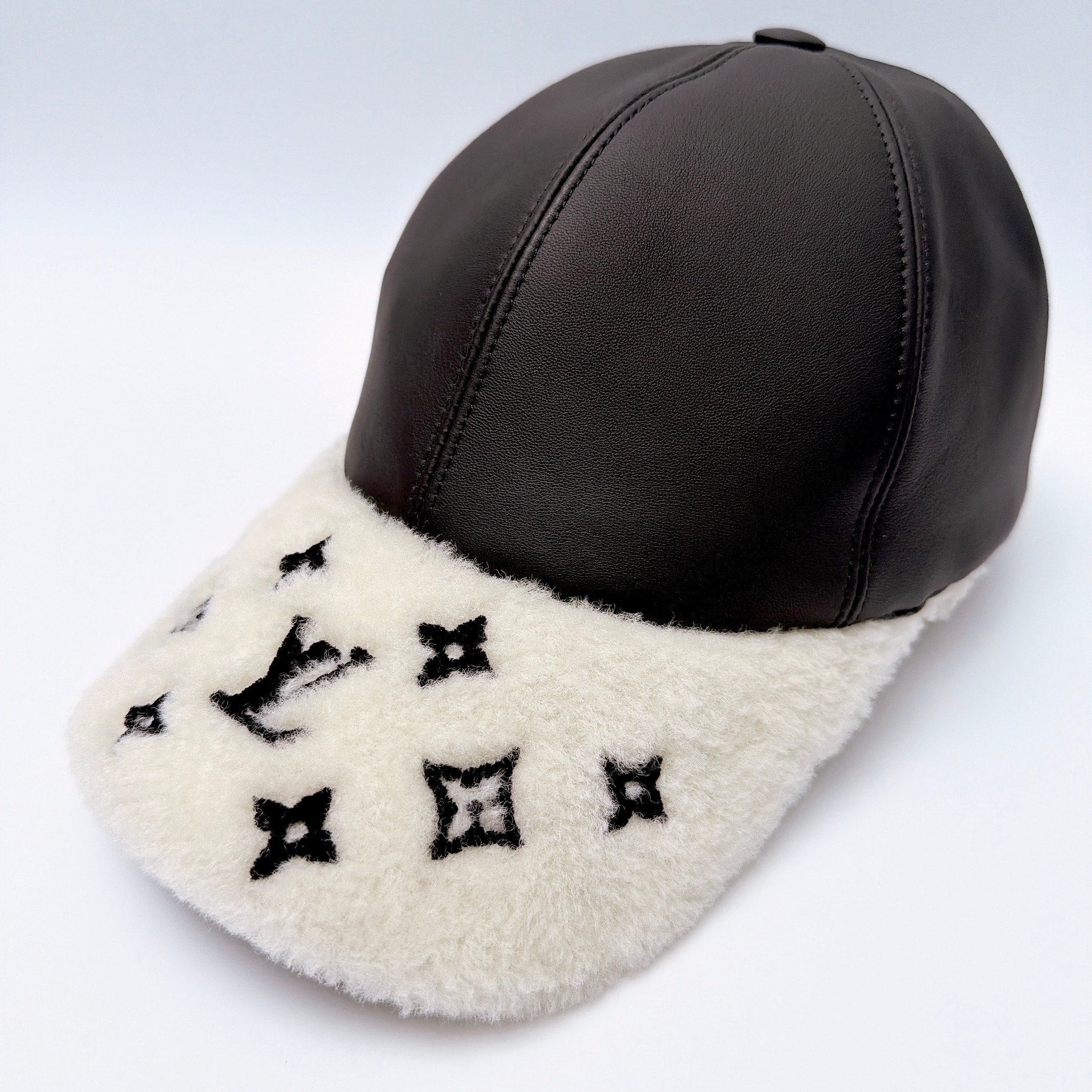 ルイヴィトン キャップ シェアリング シルク&ラムスキン "ノワール/ブラン" M00493