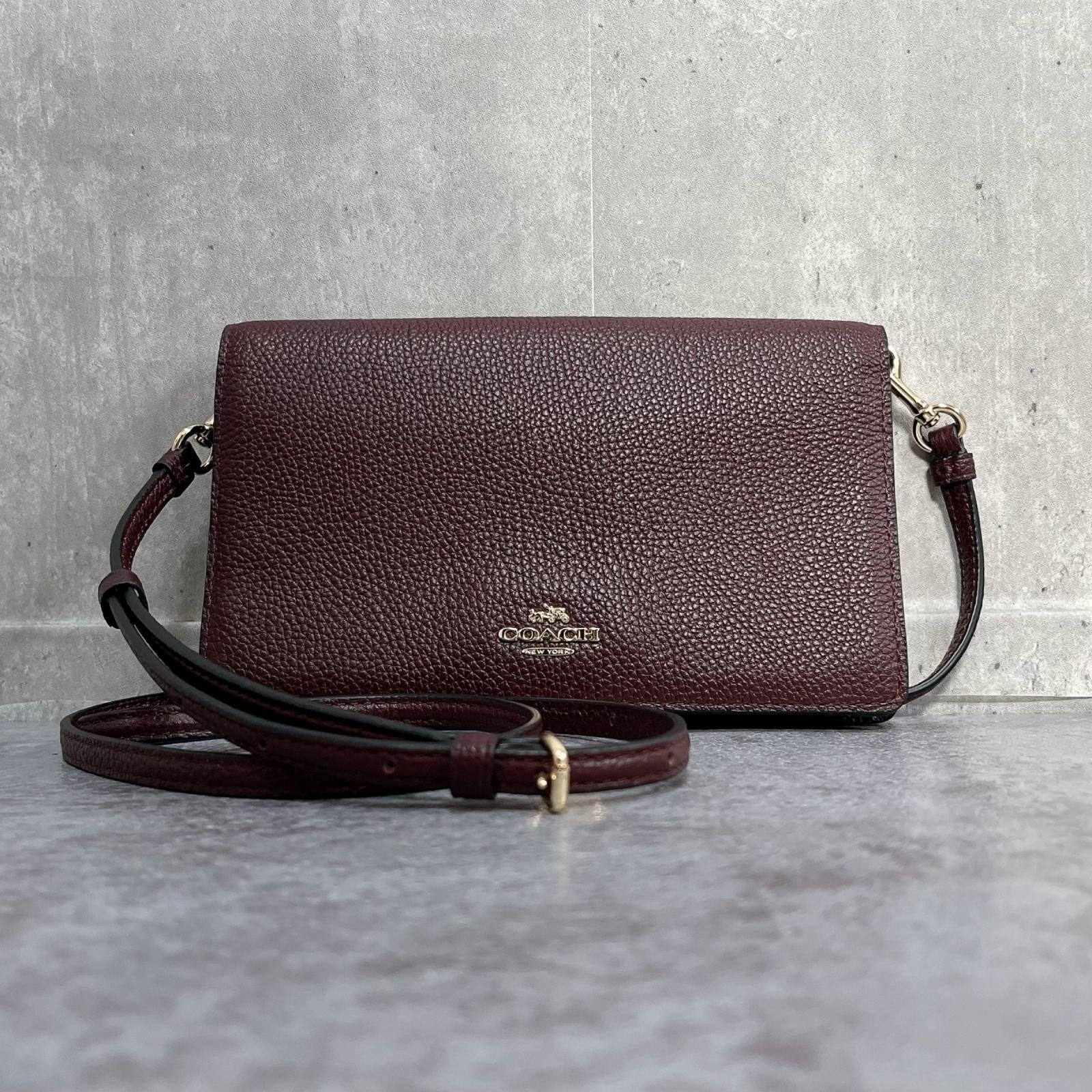 【COACH】コーチ ショルダーバッグ ロゴ入り フラップ レザー ロングストラップ 斜め掛け ゴールド金具 ボルドー ワインレッド レディース
