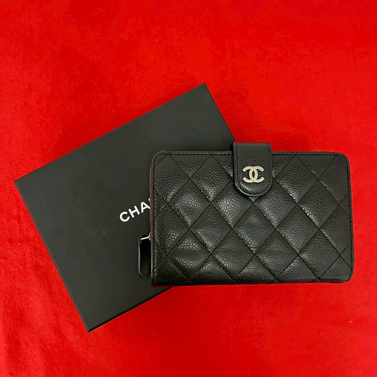 CHANEL シャネル マトラッセ ココマーク キャビアスキン 二つ折り財布 ブラック
 69848