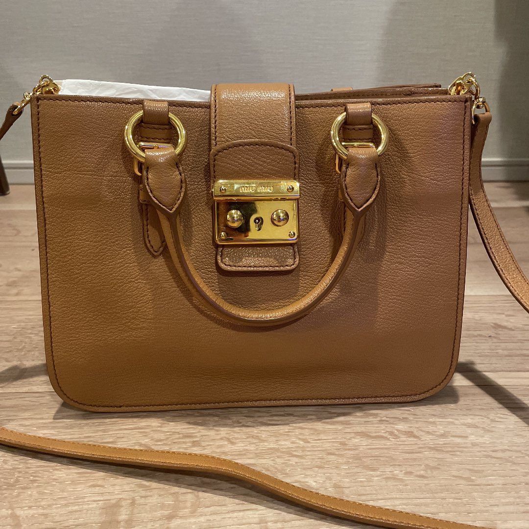 miumiu ショルダーバッグ