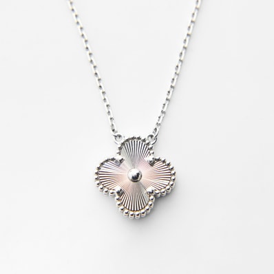 ヴァンクリーフアンドアーペル Van Cleef & Arpels Au750 アルハンブラ ギョーシェ ホワイトゴールド ネックレス【中古】