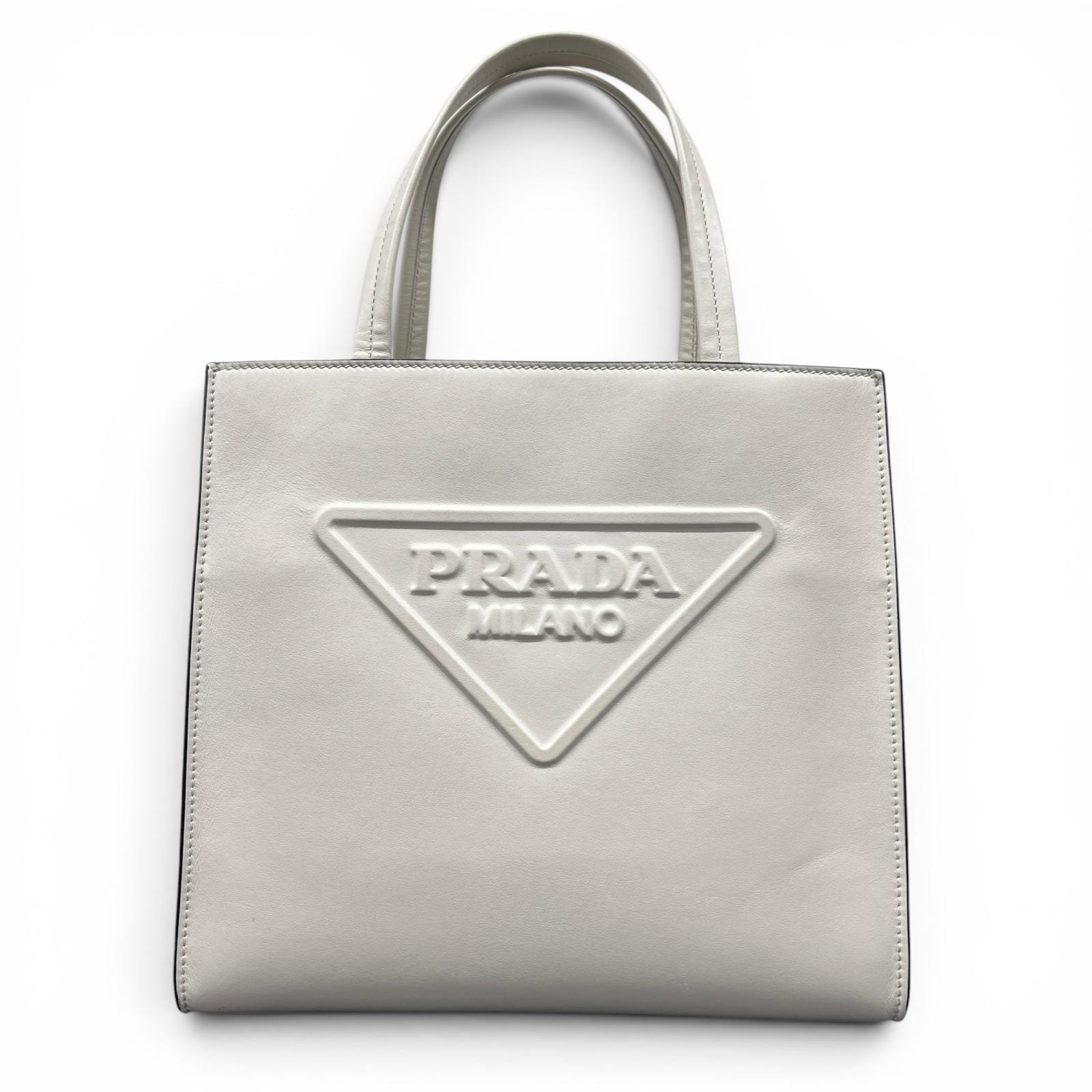 PRADA 美品 プラダ エンボス トライアングルロゴ トートバッグ 1BG382 RFID確認済 ソフトカーフ レザー ホワイト ハンドバッグ 肩掛け ABランク 鑑定済 プラダバッグ