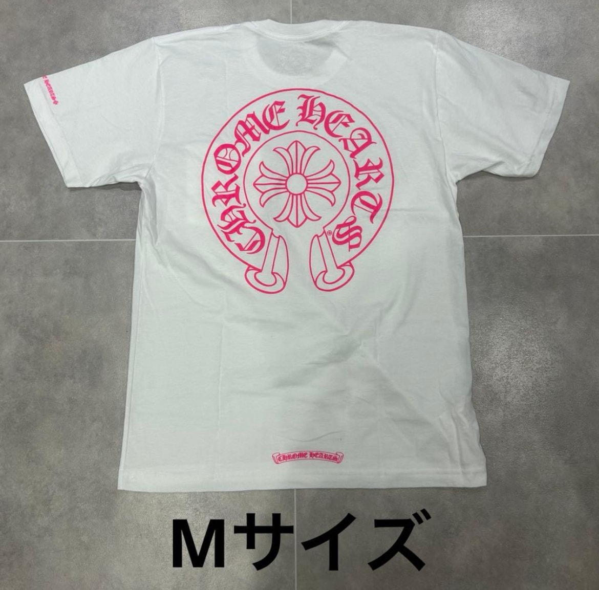クロムハーツ ピンクロゴ ホースシュー S/S Tシャツ "ホワイト"