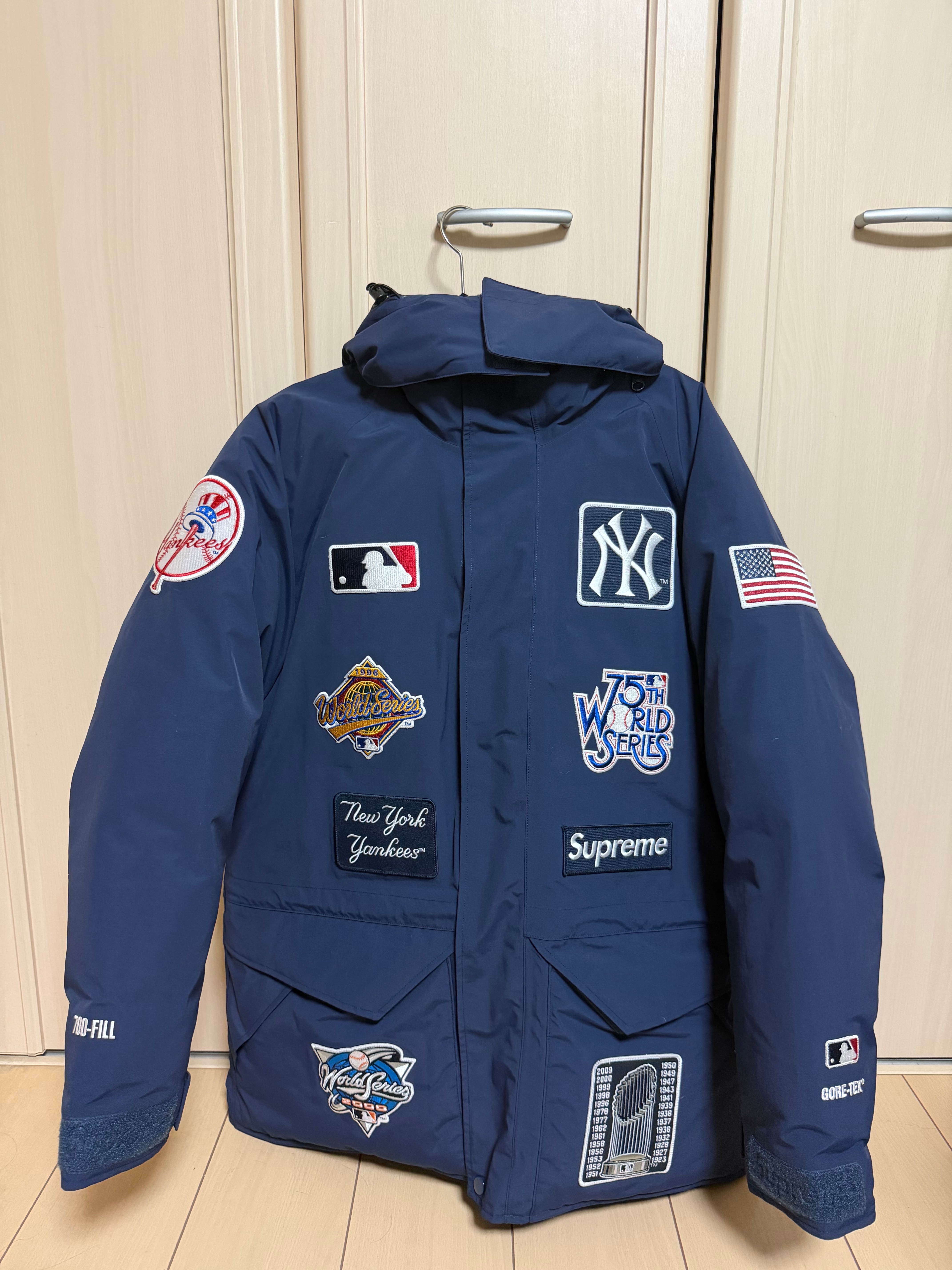 New York Yankees ダウンジャケット ネイビー、サイズO A (未使用に近い)】シュプリーム ニューヨーク ヤンキース ゴアテック