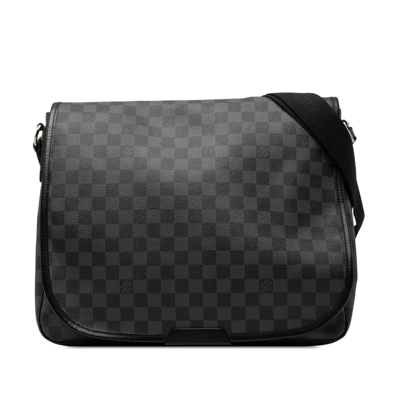 ルイ ヴィトン ダミエ グラフィット ダニエルMM 斜め掛け ショルダーバッグ N58029 ブラック PVC レザー メンズ LOUIS VUITTON 【中古】