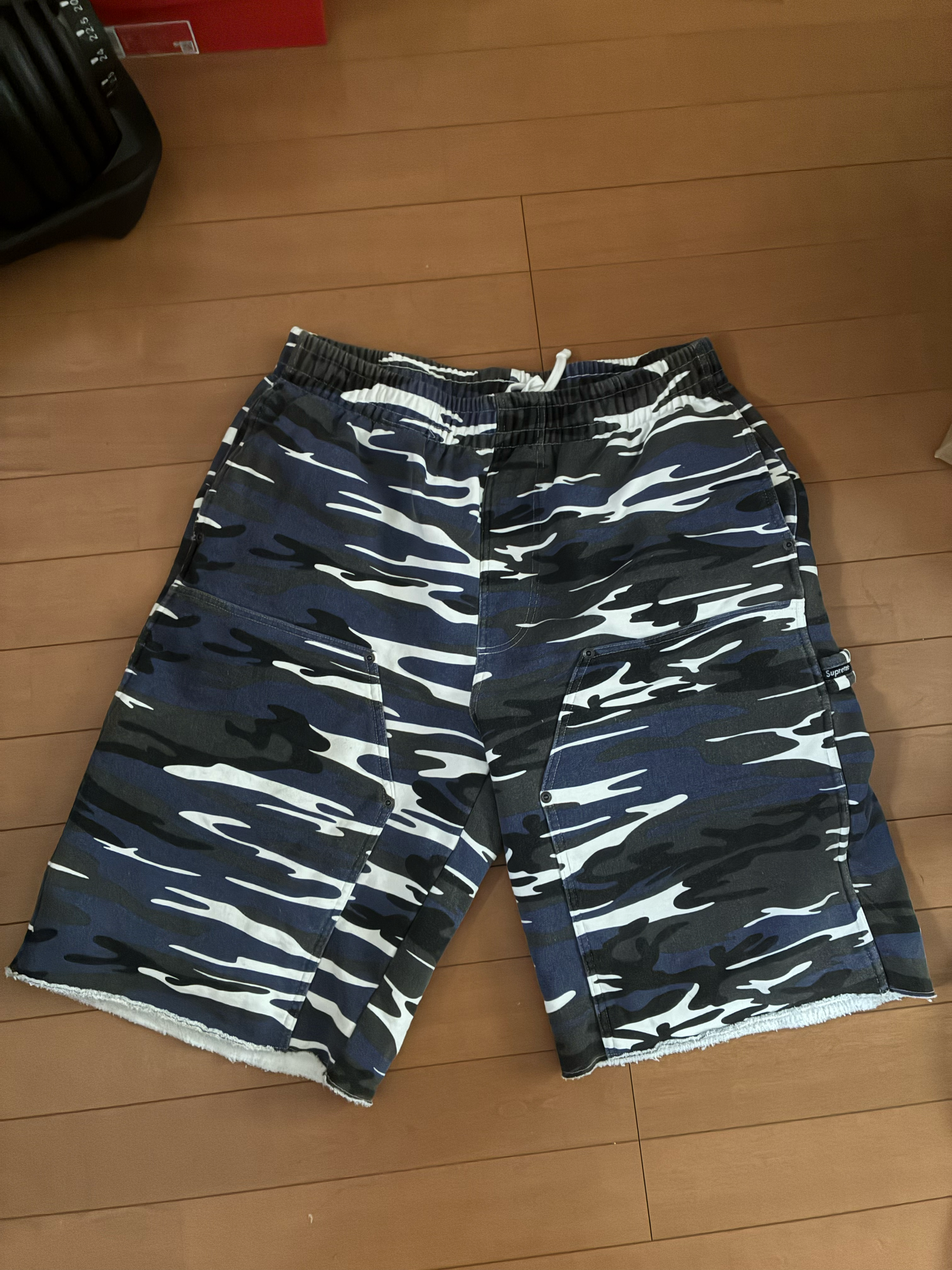 Supreme Double Knee Painter Sweatshort "Blue Camo"