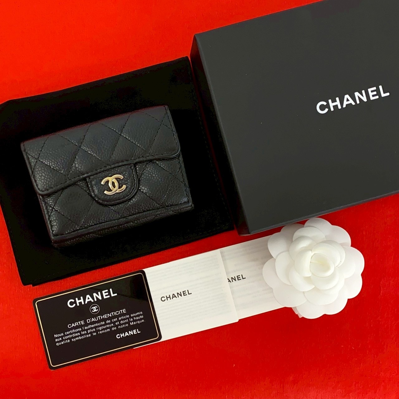 CHANEL シャネル マトラッセ ココマーク キャビアスキン 三つ折り財布 ブラック
 21047