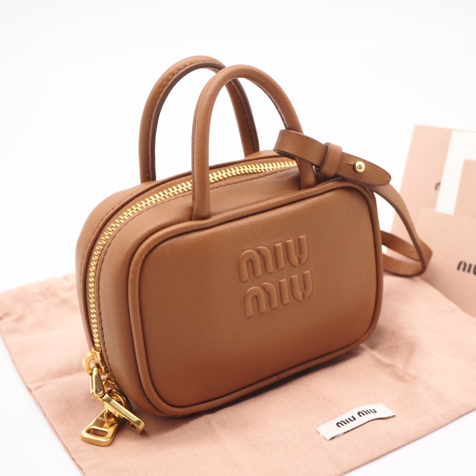 極美品 MIUMIU ミュウミュウ ロゴ バッグチャーム マイクロバッグ 5NR036 その他ファッション雑貨 ブラウン カーフレザー レディース