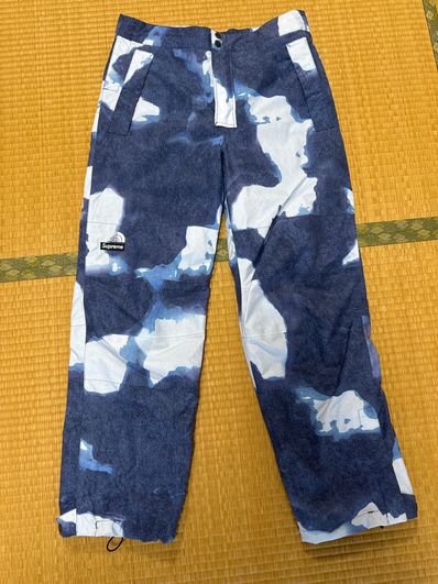 Supreme x The North Face Bleached Denim Print Mountain Pant "Indigo"