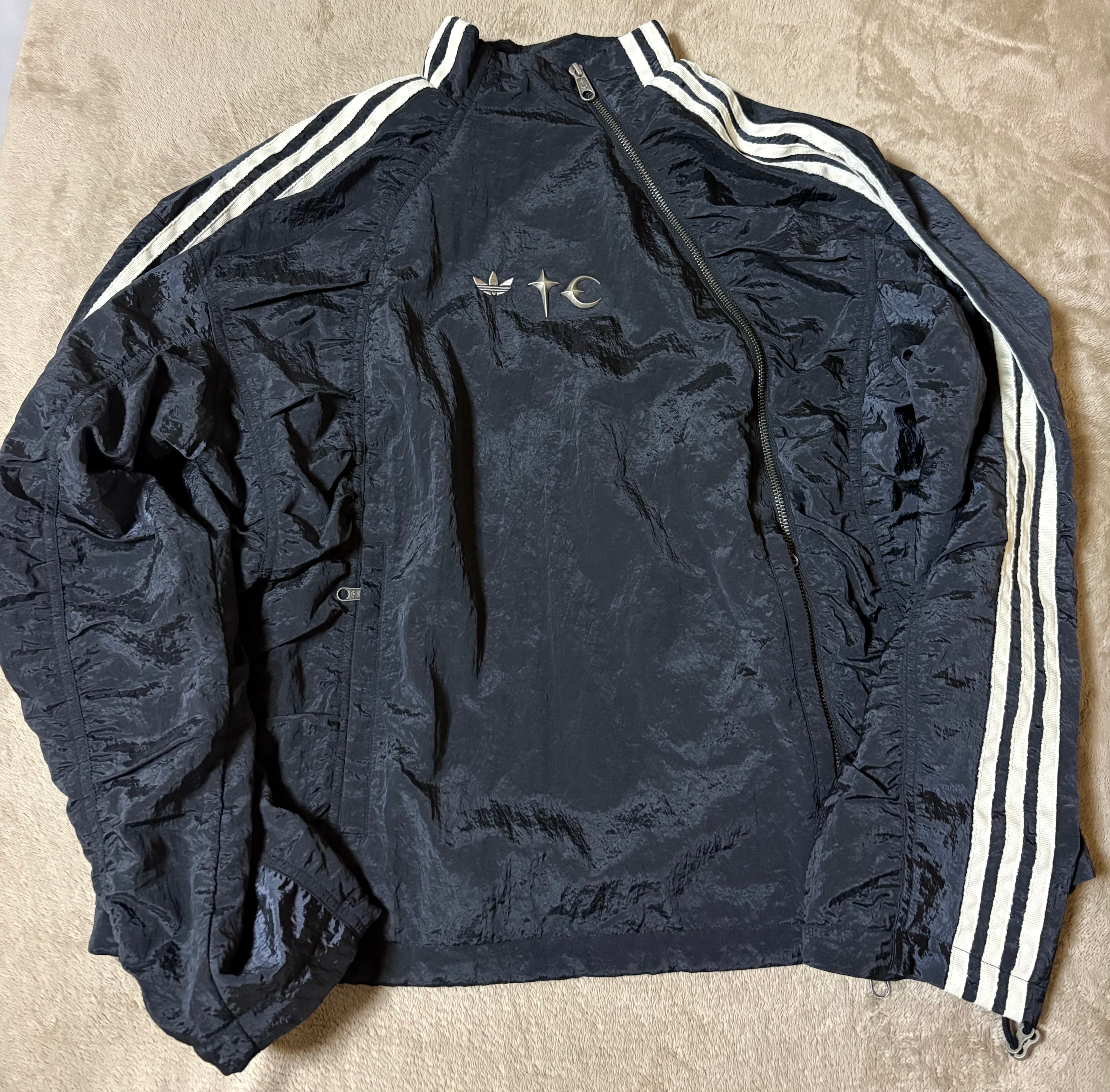 アディダス x サグクラブ ウーブン トラックトップ "ブラック/シルバーメタリック"