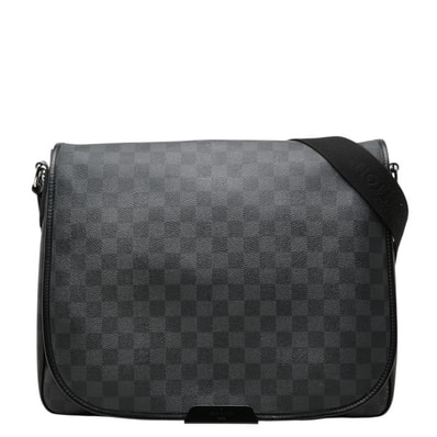 ルイ ヴィトン ダミエグラフィット ダニエルGM 斜め掛け ショルダーバッグ N58033 ブラック PVC レザー メンズ LOUIS VUITTON 中古