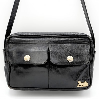 CELINE(セリーヌ)ヴィンテージ 馬車金具 ショルダーバッグ レザー ブラック ゴールド レディース フラップポケット【中古】
