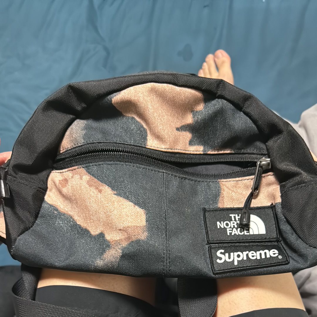 Supreme x The North Face Bleached Denim Print Roo II "Black"