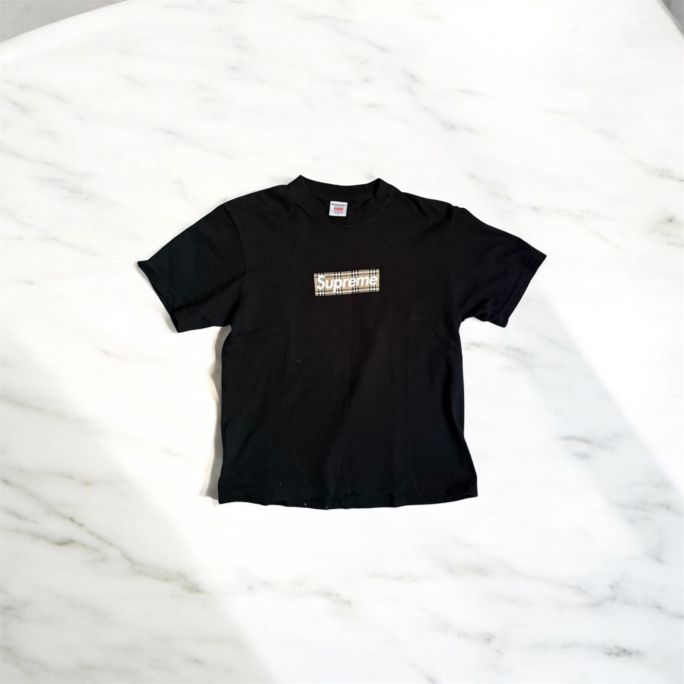 シュプリーム バーバリー ボックス ロゴ Tシャツ "ブラック"