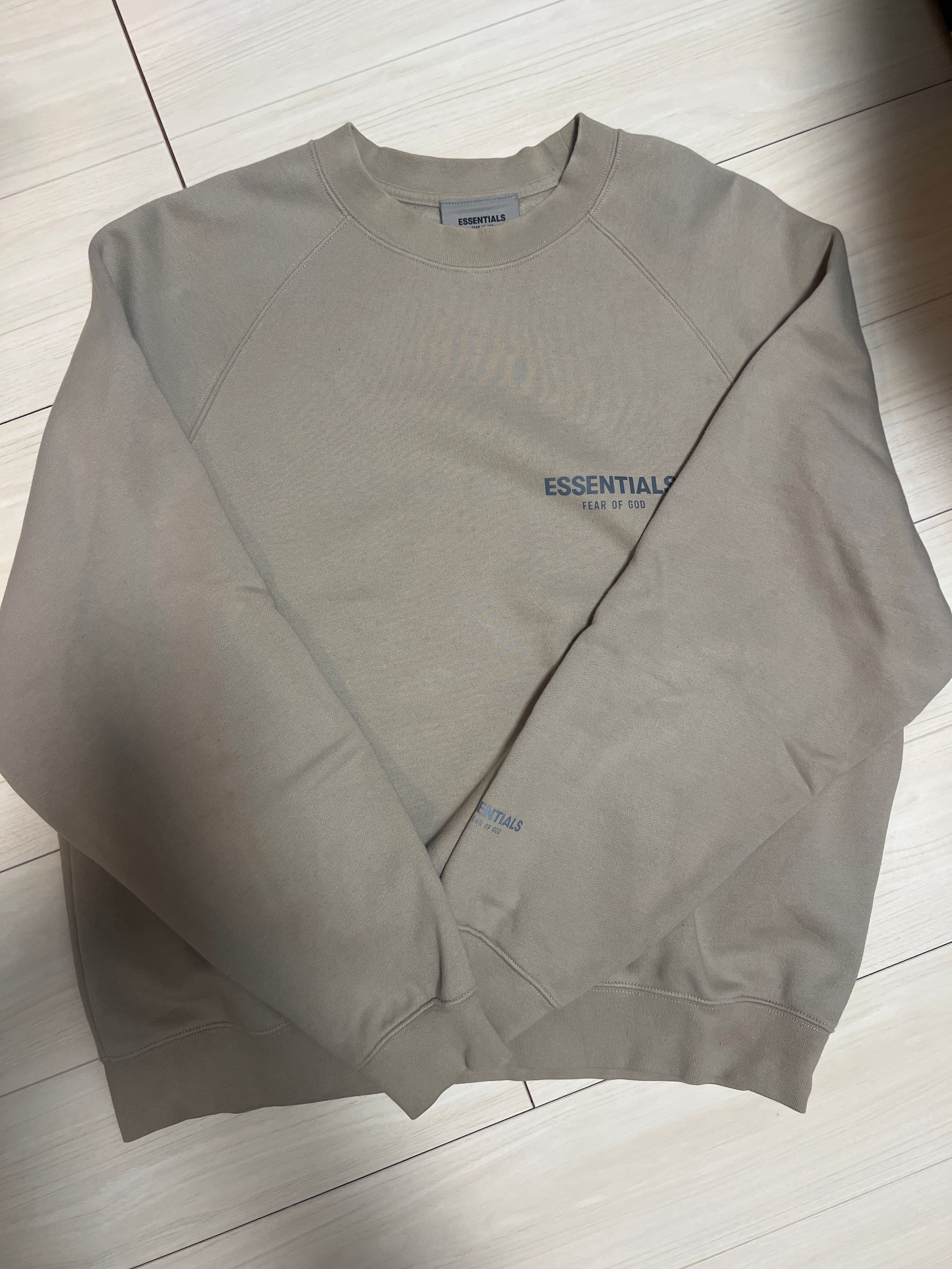 FEAR OF GOD ESSENTIALS BLACK ESS LOGO LS TEE "Light Oatmeal"