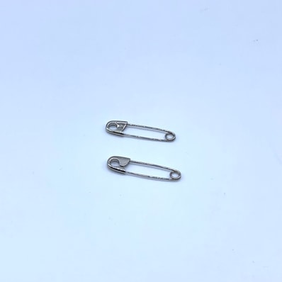 バレンシアガ セーフティ ピン ピアス