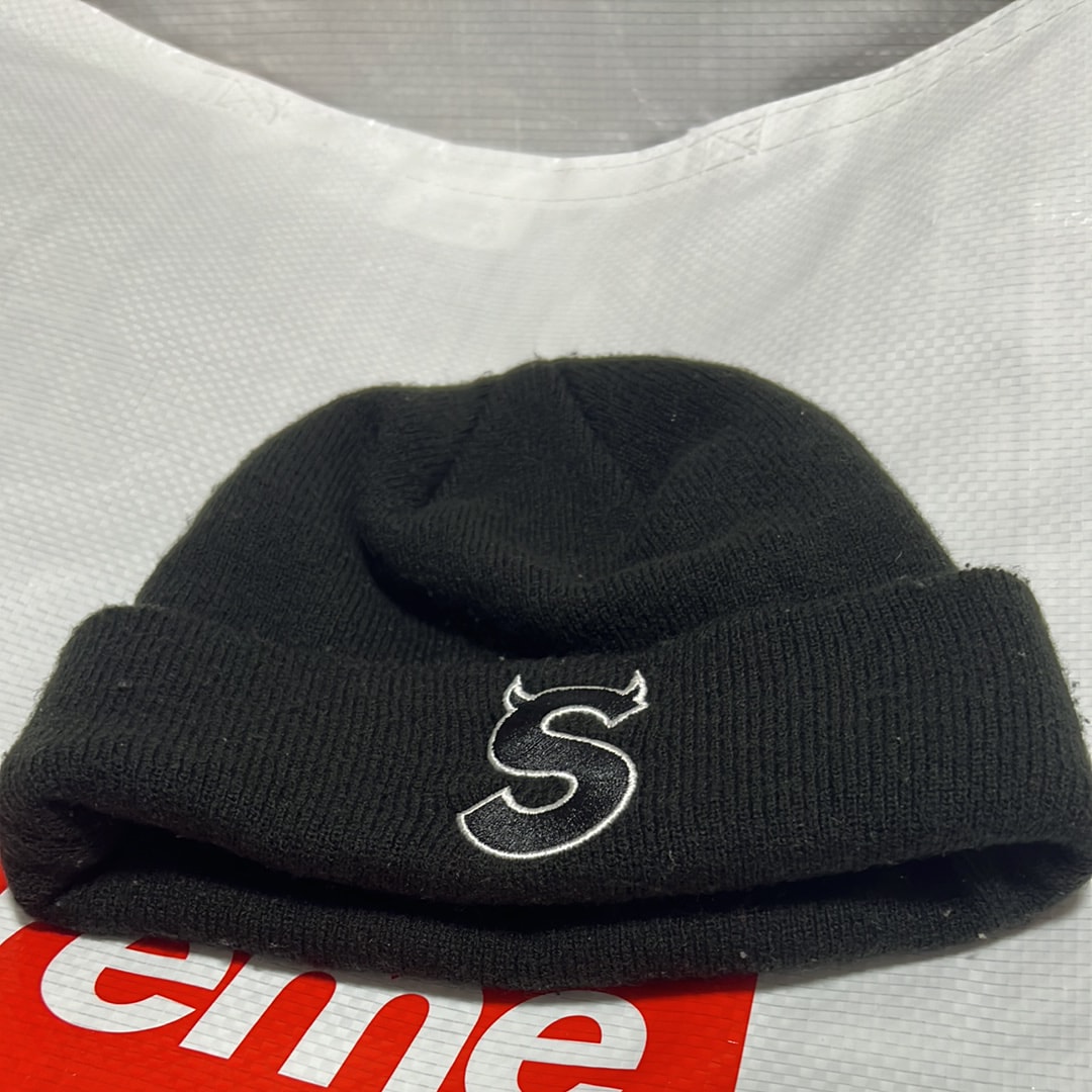 シュプリーム ニューエラ エス ロゴ ビーニー "ブラック" (22FW)