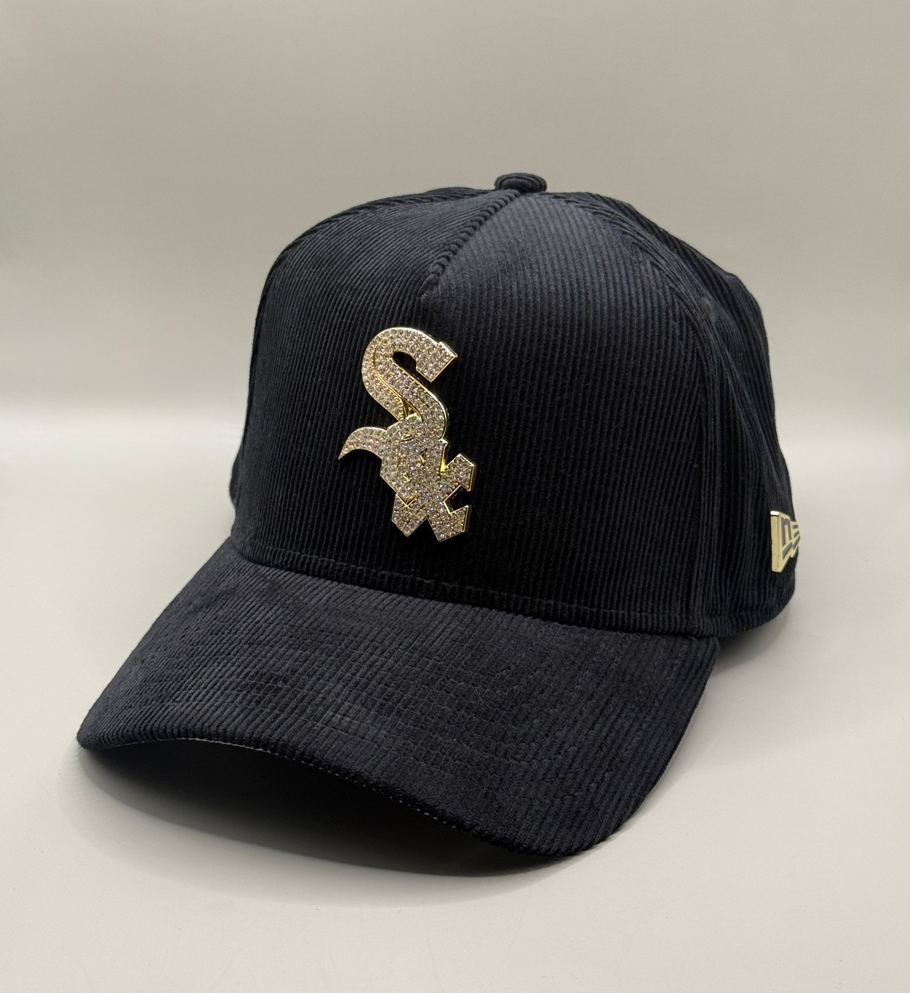 【限定発売】New Era 9FORTY シカゴ・ホワイトソックス ラインストーン ゴールドメタルバッジ