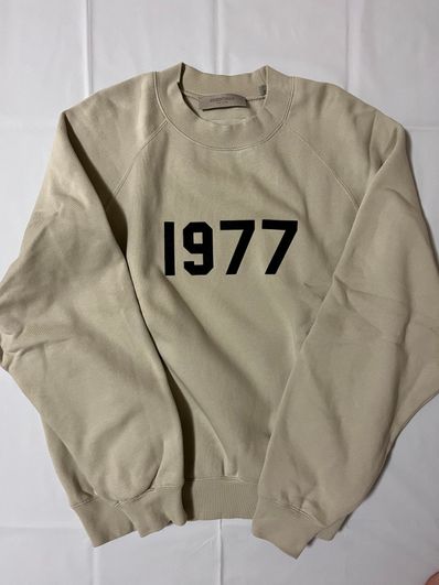 FEAR OF GOD ESSENTIALS 1977 CREWNECK "Wheat"