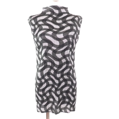 極美品 イッセイミヤケ
ワンピース ブラック グレー レディース 3 PP73-JK782