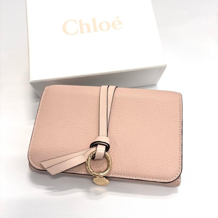 Chloe アルファベット 三つ折り財布 ピンクベージュ チャーム付き 鑑定済み 正規品 クロエ