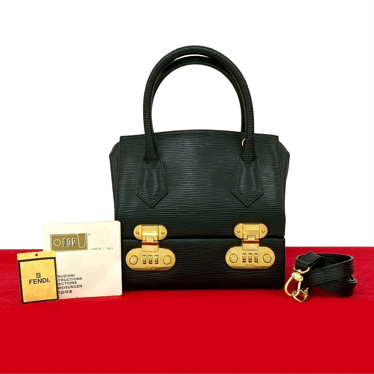 FENDI フェンディ エピレザー ショルダーバッグ ブラック
 25747