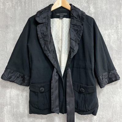 【MARC BY MARC JACOBS】マークバイマークジェイコブス ラッフルジャケット フリルカラー 七分袖 サテン リボンベルト ブラック レディース