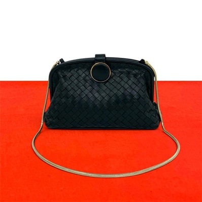 BOTTEGA VENETA ボッテガヴェネタ イントレチャート レザー ショルダーバッグ ブラック
42533