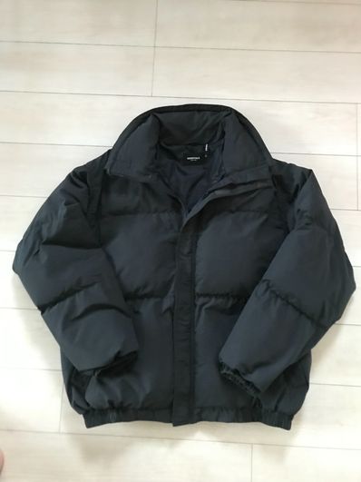 FEAR OF GOD ESSENTIALS Puffer Jacket "Black/Stretch Limo"