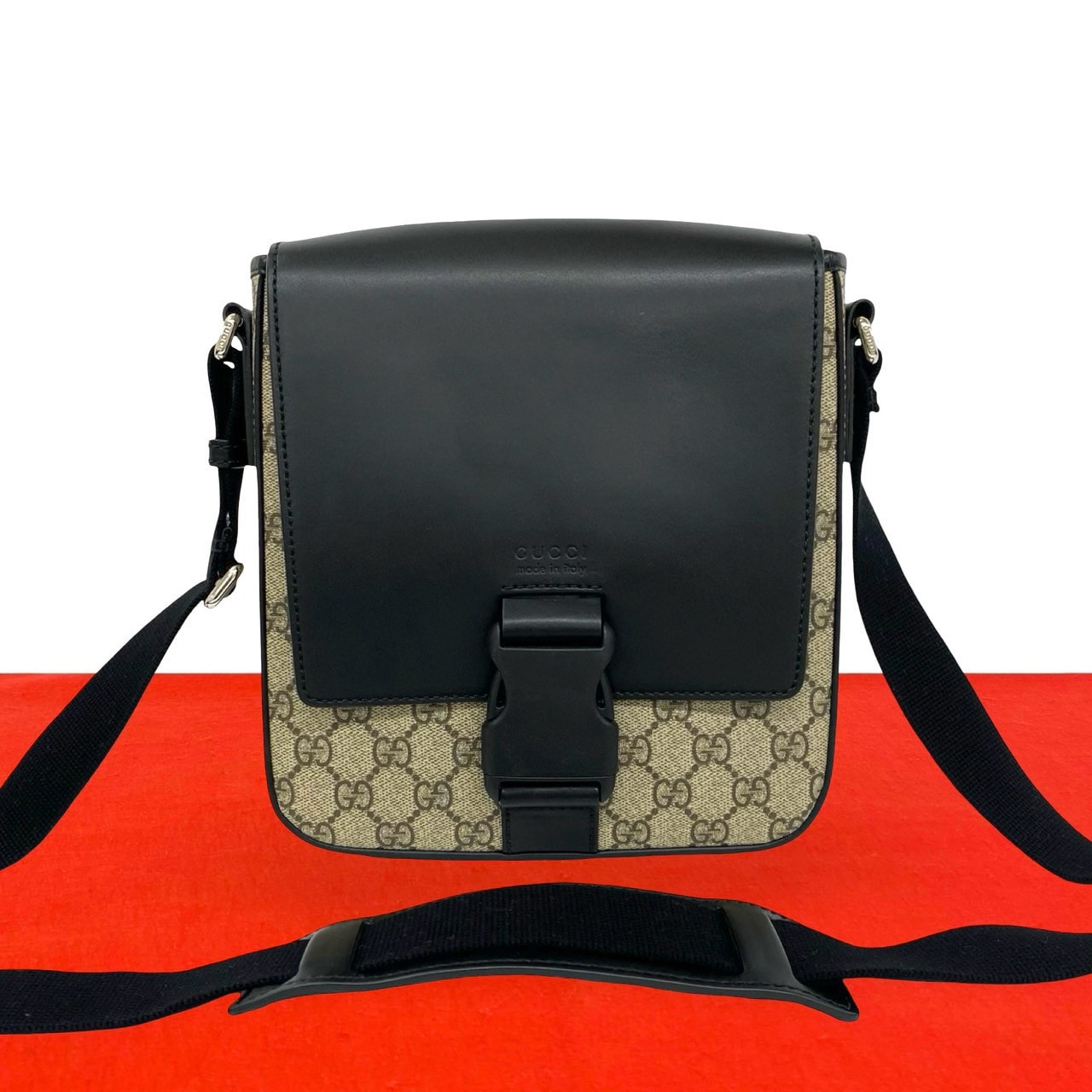 GUCCI グッチ GGスプリーム ポリウレタン レザー ショルダーバッグ ブラック
2607a