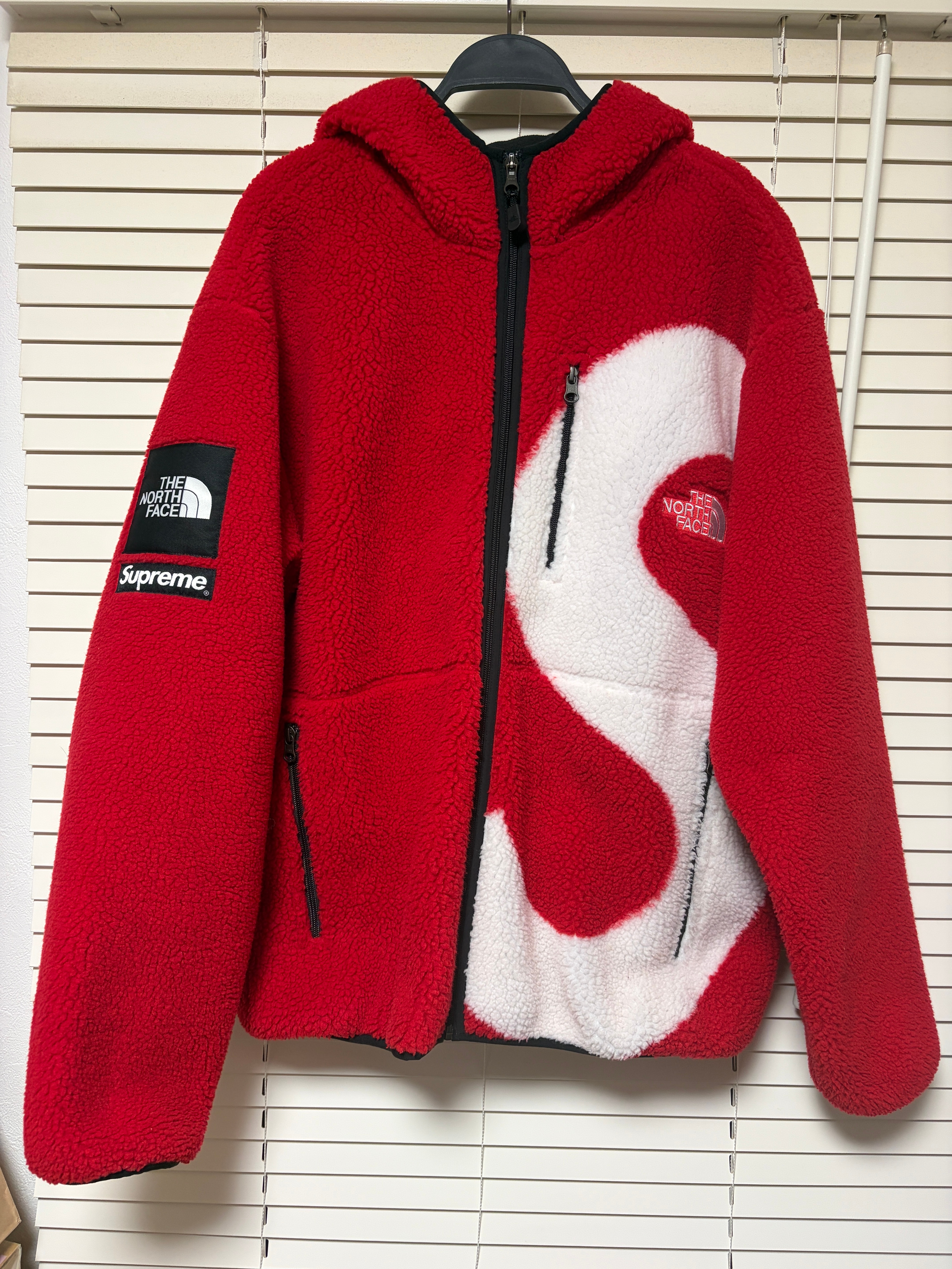 シュプリーム ザノースフェイス エス ロゴ フーデッド フリース ジャケット "レッド"