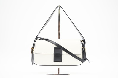 美品 FENDI フェンディ レザー バケット ツイスト ショルダーバッグ 8BR821 2wayショルダーバッグ ホワイト ブラック レザー レディース