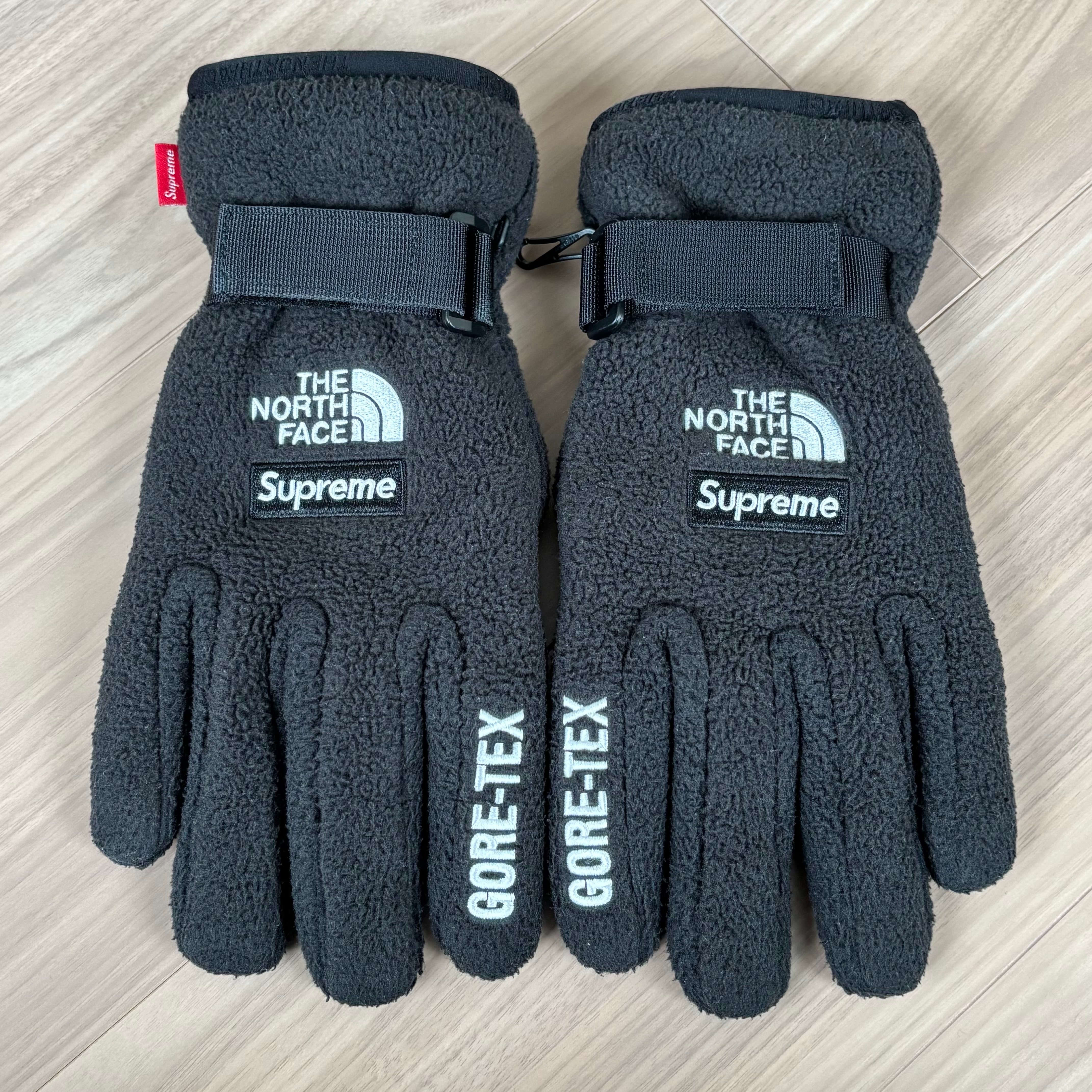 Supreme x The North Face RTG Fleece Gloves 