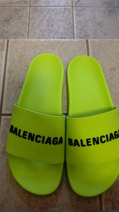 バレンシアガ プールサイド サンダル