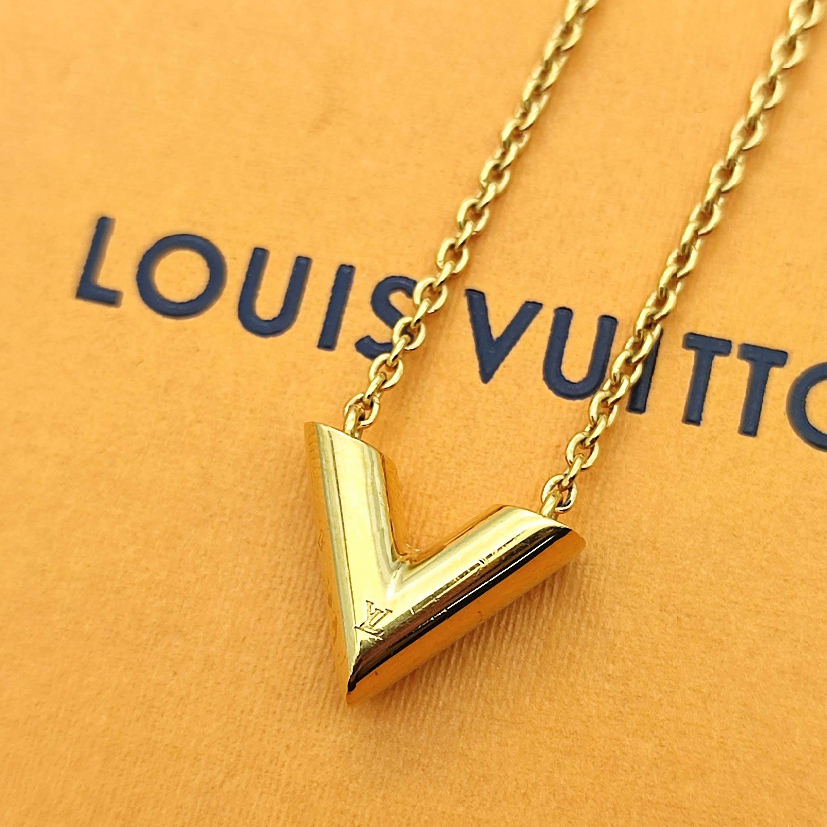 Louis Vuitton Essential V Necklace "Gold"