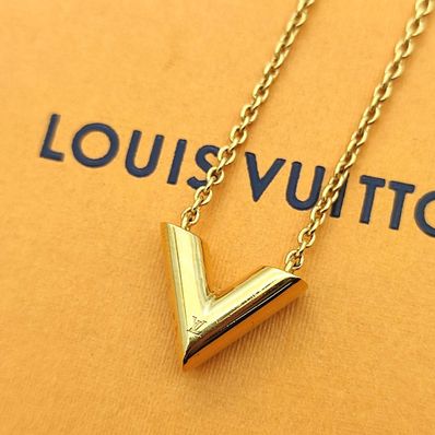 Louis Vuitton Essential V Necklace "Gold"