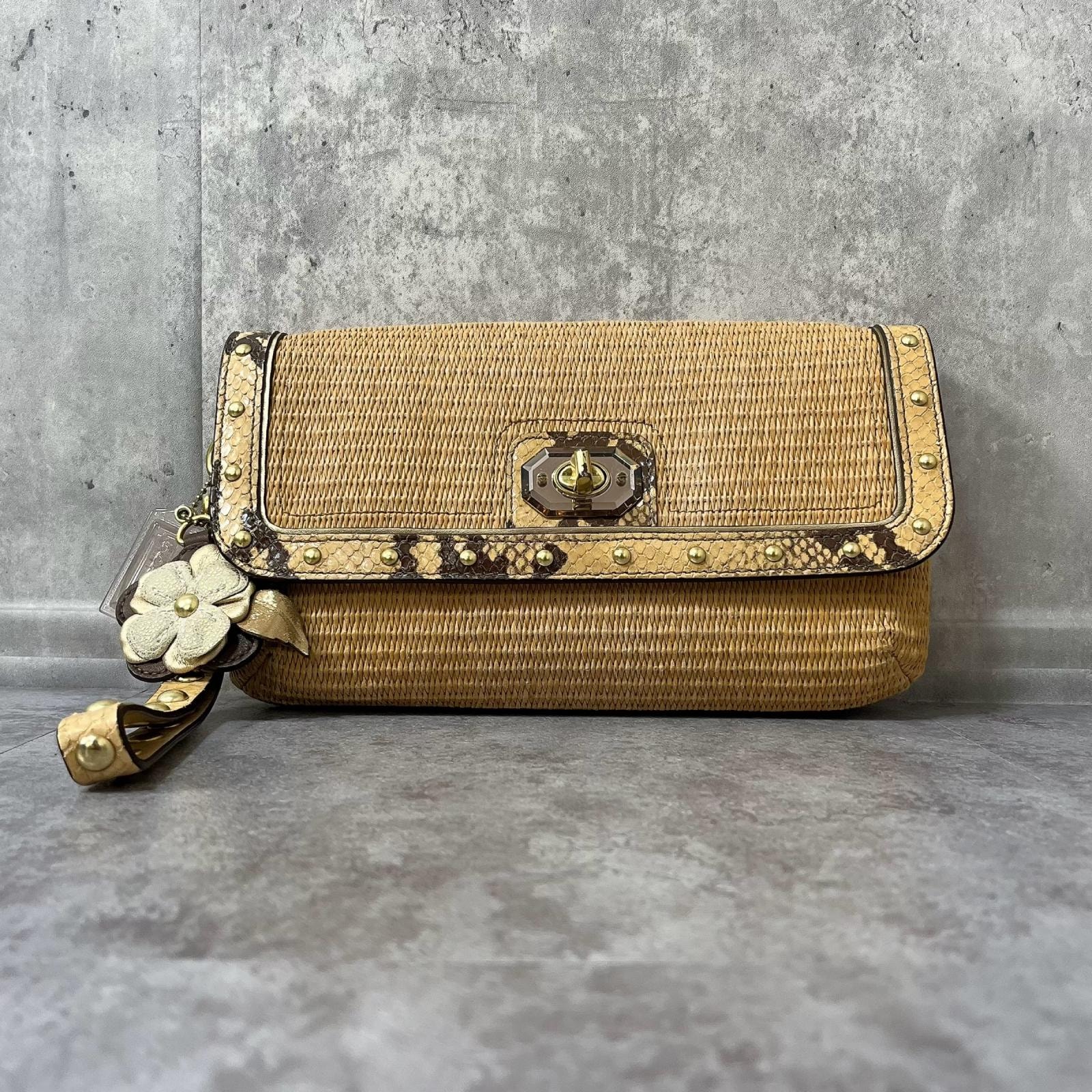 【COACH】コーチ ナタリー ストロー クラッチバッグ リストレット パイソン型押しレザー フラワーチャーム ターンロック ゴールド金具 春夏
