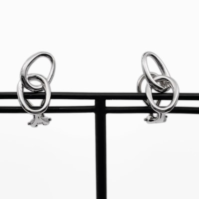 TIFFANY&Co. ティファニー ダブルループ イヤリング
SV925 シルバー 新品仕上済 レディース
【中古】