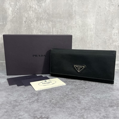 【PRADA】プラダ トライアングル 三角ロゴ 長財布 フラップ ウォレット ロゴプレート 箱 カード付き ブラック レディース 財布 小物 札入れ