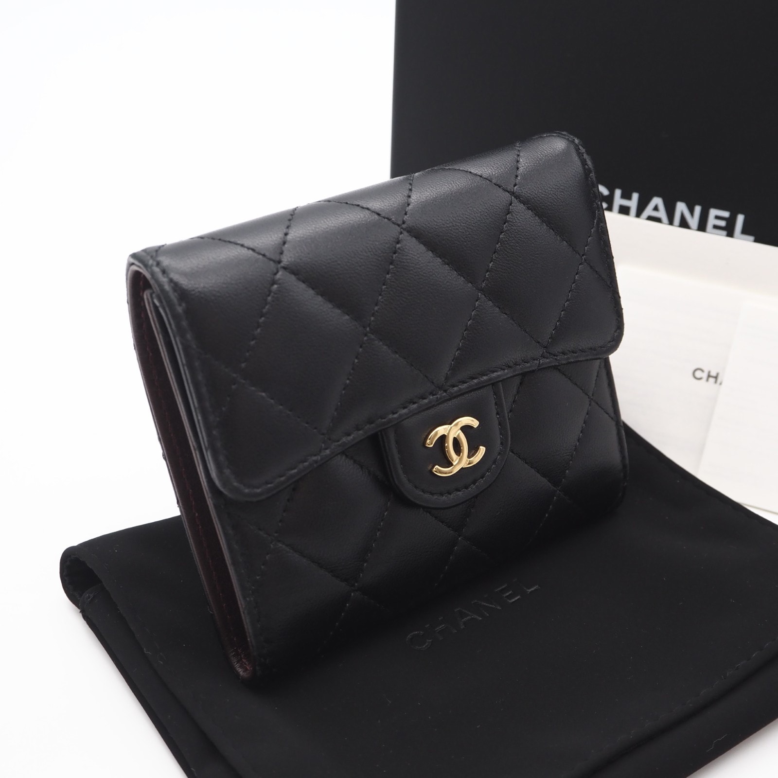 極美品 CHANEL シャネル カーフスキン CHANEL シャネル AP0231 マトラッセ クラシック スモール フラップウォレット ブラック 財布 AP0231 三つ折り財布 ブラック ボルドー ラムスキン レディース