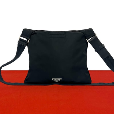 PRADA プラダ 三角 ロゴ 金具 ナイロン レザー ショルダーバッグ ブラック
08850
