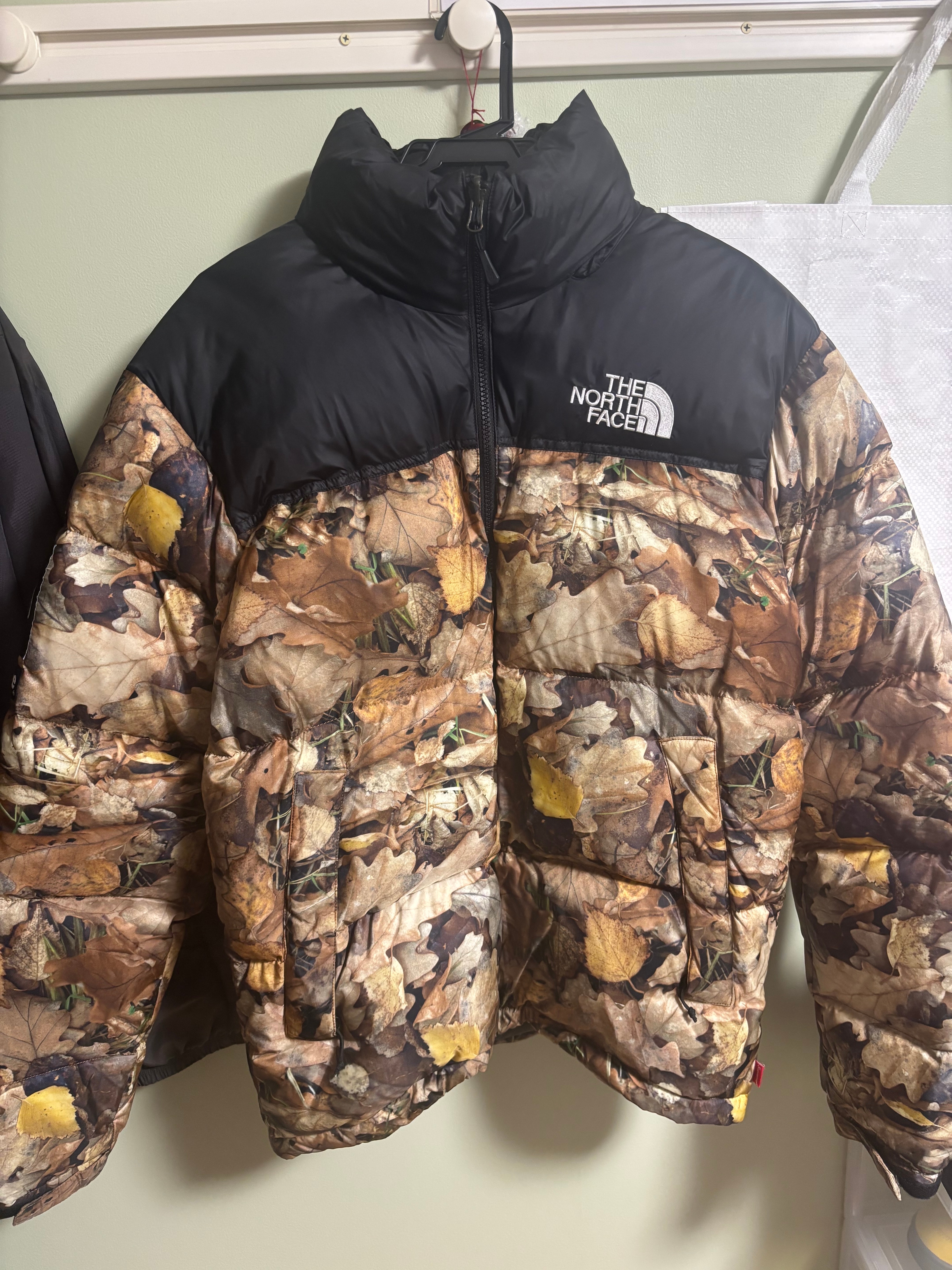 シュプリーム  ザノースフェイス 枯葉 ヌプシ ジャケット "リーブズ" ND51602I / NF0A2SZ4