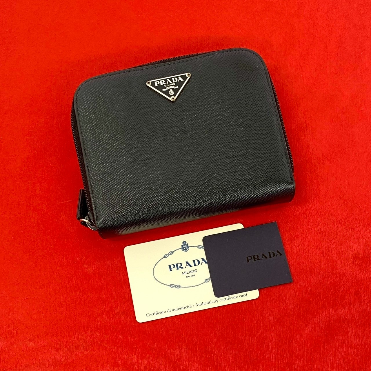 PRADA プラダ 三角ロゴ 金具 レザー 二つ折り財布 ブラック
61539