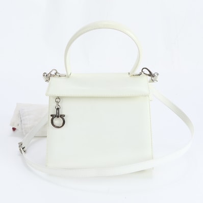 サルヴァトーレフェラガモ ガンチーニ AQ-217151 ショルダーバッグ